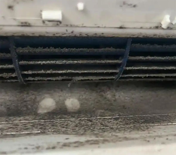 和林格尔空调吹的风有股烧焦味是怎么回事